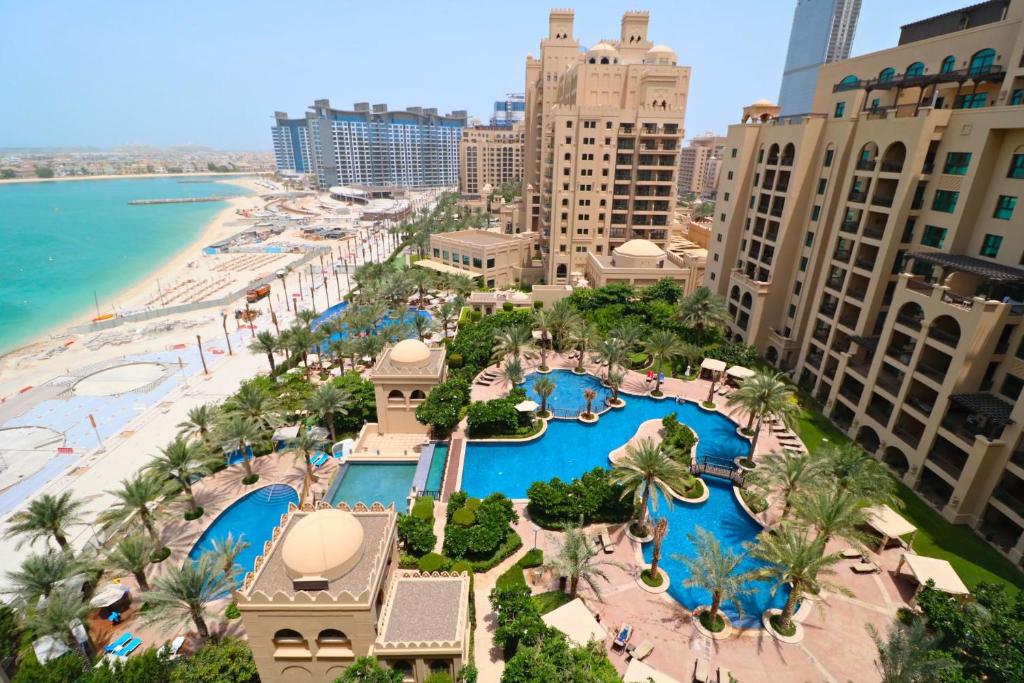 article cover - Professional Villa Movers in Dubai - Why You Should Use Them