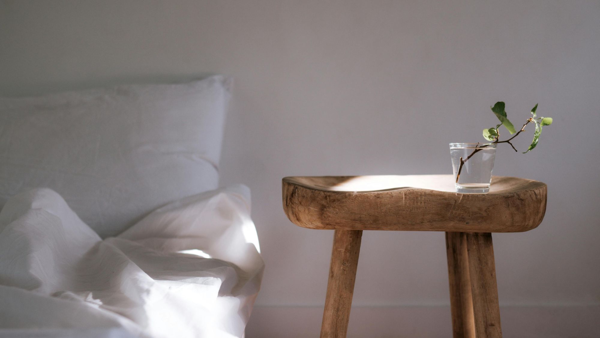 article cover - 7 Major Mistakes to Avoid When Choosing Bedroom Furniture