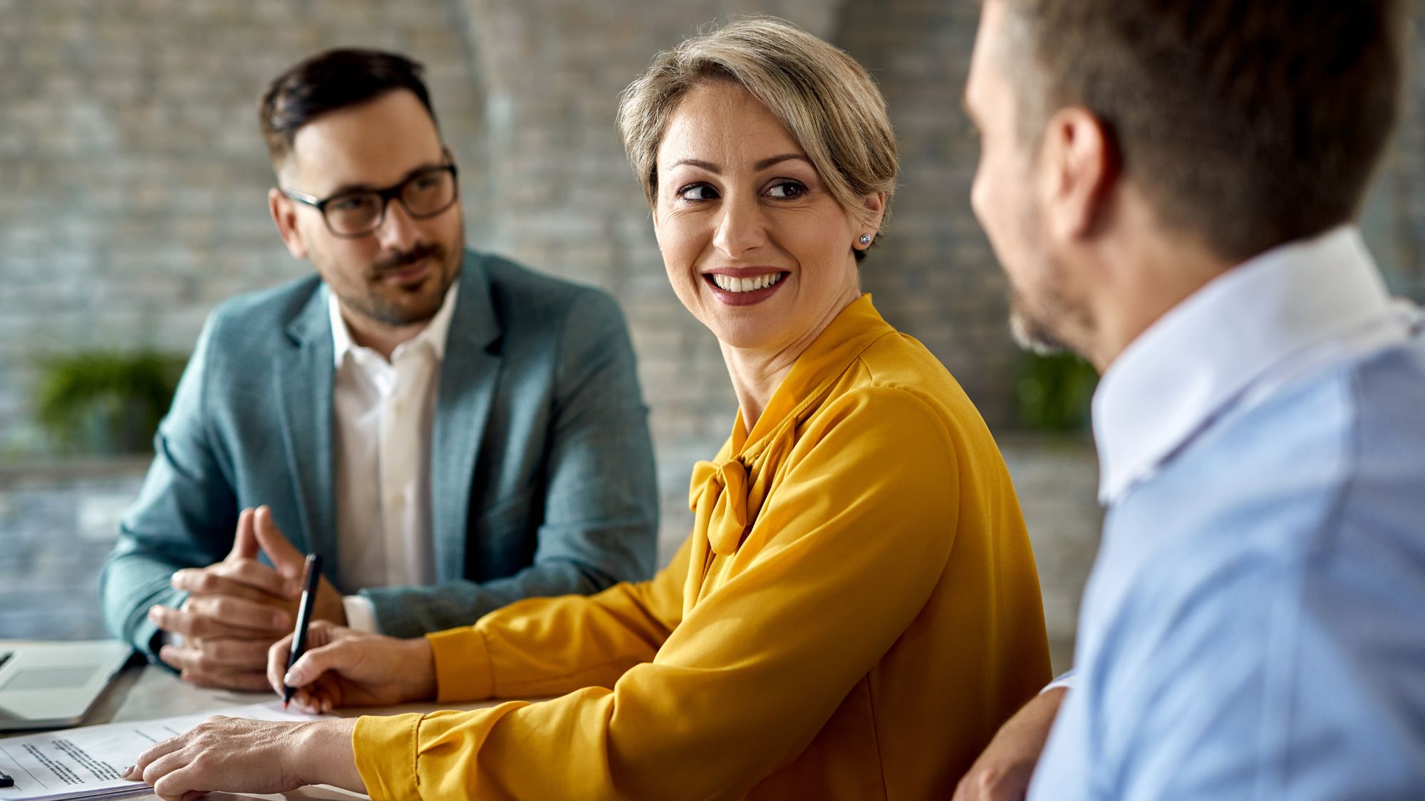article cover - 7 Questions to Ask Letting Agents Before Signing a Contract