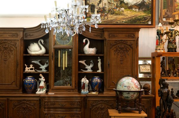 article cover - Timeless Elegance: Restoring and Styling Antique Dressers