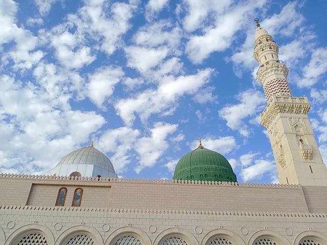 article cover - Where Can UK Families Find All-Inclusive 2025 Umrah Offers?