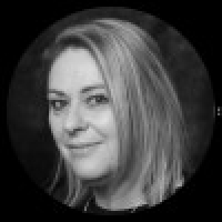 Vivienne Nicholls 
                      - Retail &amp; Services 