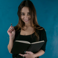 Emily Dauris - Copywriter 