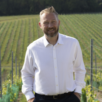 Neil dewale - Hospitality &amp;amp; Leisure 